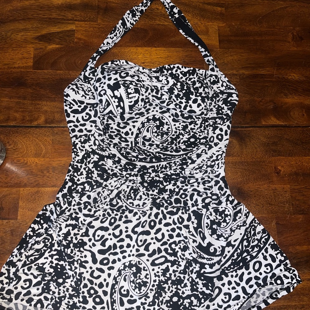 EUC Black and White Halter swim dress swimsuit sz s 4/6